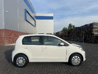 damaged passenger cars Volkswagen Up! 1.0 44kw AIRCO 2017/4
