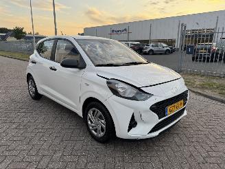 damaged passenger cars Hyundai I-10 1.0 46Kw Navi  286 KM!!!! 2025/1