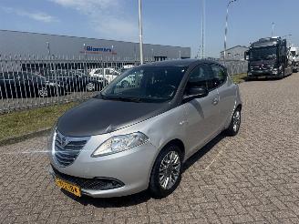 Unfallwagen Lancia Ypsilon 0.9 TwinAir Silver 63Kw AIRCO 2013/5