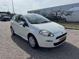 damaged passenger cars Fiat Punto Evo 1.3 M-Jet  AIRCO 2015/3