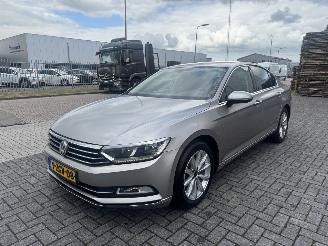 uszkodzony samochody osobowe Volkswagen Passat 1.4 TSI Highline 2014/12