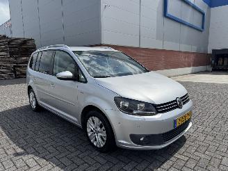 damaged passenger cars Volkswagen Touran 1.4 TSI 103Kw Clima - Navi 2013/8