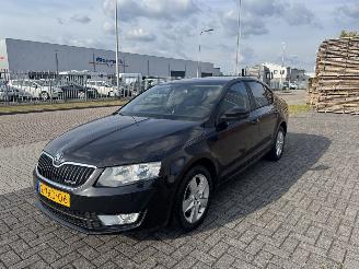 Schadeauto Skoda Octavia 1.6 TDI  81kw  Clima 2014/10