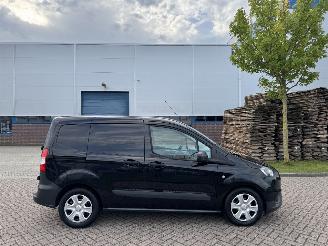 krockskadad bil bedrijf Ford Transit Courier Van 1.5 TDCI 55Kw AIRCO NAVI 2020/2