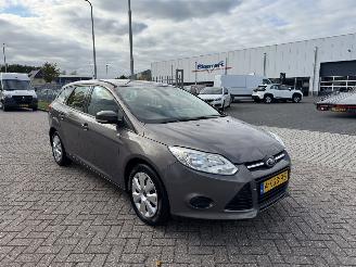 Unfallwagen Ford Focus 1.6 TDCi 77Kw Airco Euro5 2013/4