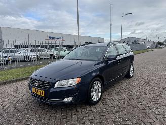 Vaurioauto  passenger cars Volvo V-70 2.0 D4 Nordic+ 2014/5