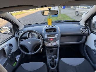 Peugeot 107 1.0 12V XR AIRCO picture 14