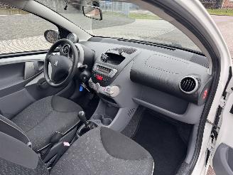 Peugeot 107 1.0 12V XS  AIRCO picture 17