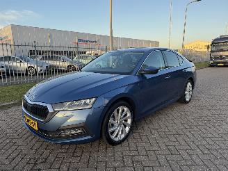 Coche accidentado Skoda Octavia 1.5 TSI 150Pk  Navi 2021/3