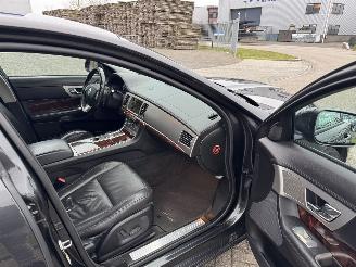 Jaguar XF 3.0 D V6 Luxury picture 17