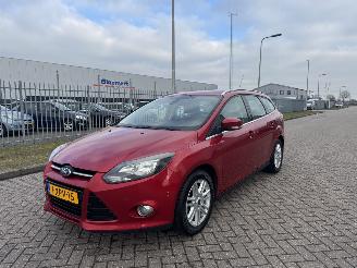 Schadeauto Ford Focus 74kw Navi - Clima 2014/10