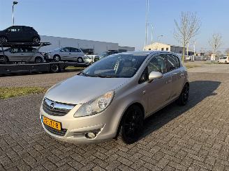 krockskadad bil auto Opel Corsa 1.4 16V Edition AIRCO 2010/6