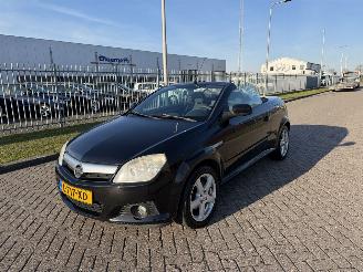 krockskadad bil auto Opel Tigra Twin Top 1.4 16V 2006/6