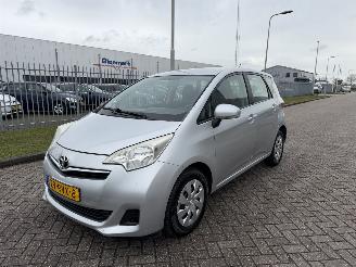 krockskadad bil auto Toyota Verso S 1.3 VVT-i  AIRCO 2011/8