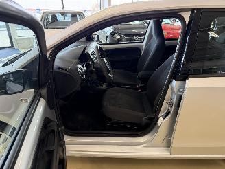 Volkswagen Up! 1.0 44Kw  AIRCO picture 10