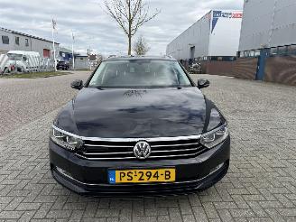 Volkswagen Passat 1.6 TDI 88Kw DSG Clima - Navi picture 8