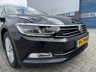 Volkswagen Passat 1.6 TDI 88Kw DSG Clima - Navi picture 9