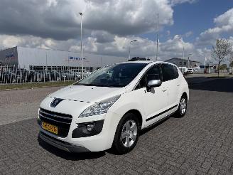 Damaged car Peugeot 3008 2.0 HDI Hybrid4  Clima - Navi 2013/8