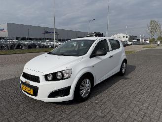 krockskadad bil auto Chevrolet Aveo 1.2 63Kw AIRCO 2013/1