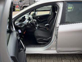 Peugeot 208 1.2 60kw Euro6 - Airco - Navi picture 14