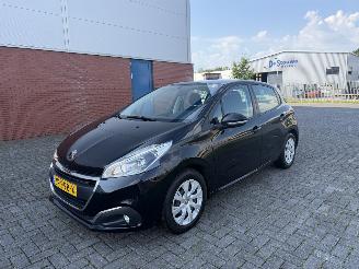 škoda osobní automobily Peugeot 208 1.2 Pure Tech 60Kw AIRCO 2016/3