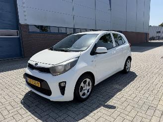 damaged passenger cars Kia Picanto 1.0 49kw  Airco 2018/7
