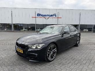 krockskadad bil auto BMW 3-serie 330i M Sort 2019/1