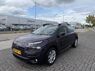 Vaurioauto  passenger cars Citroën C4 cactus 1.2 Pure Tech 60Kw Clima - Navi 2017/9