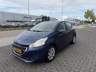 Vaurioauto  passenger cars Peugeot 208 1.2 VTI 60Kw AIRCO 2012/12