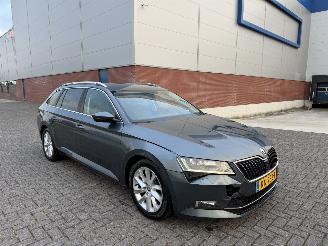 Skoda Superb 1.6 TDI 88Kw Clima - Navi picture 4