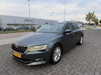 Coche accidentado Skoda Superb 1.6 TDI 88Kw Clima - Navi 2018/2