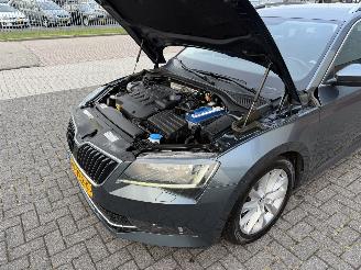 Skoda Superb 1.6 TDI 88Kw Clima - Navi picture 13