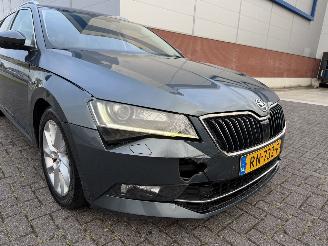 Skoda Superb 1.6 TDI 88Kw Clima - Navi picture 9