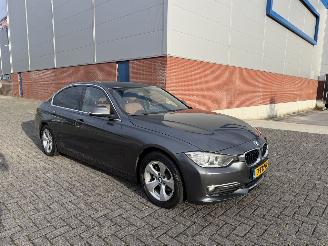 krockskadad bil auto BMW 3-serie 320i 125kw Clima Navi 2013/3