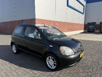 Coche accidentado Toyota Yaris 1.3 16 VVT-i Luna 2000/7