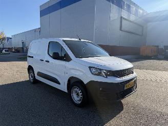 skadebil bedrijf Peugeot Partner 1.5 HDI 73kw Airco - Navi - Euro6 2022/2