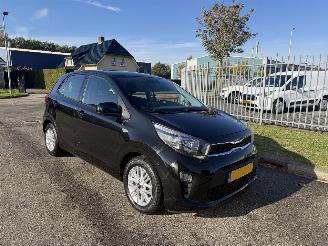 krockskadad bil auto Kia Picanto 1.0 Dynamic Line AIRCO 2023/5