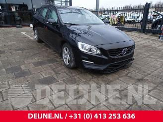 Vrakbiler auto Volvo V-60 V60 I (FW/GW), Combi, 2010 / 2018 2.0 D2 16V 2015/11
