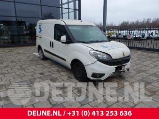 Coche siniestrado Fiat Doblo Doblo Cargo (263), Van, 2010 1.3 MJ 16V DPF Euro 5 2015/8