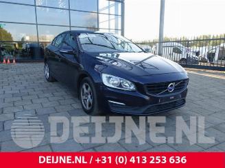 Vrakbiler auto Volvo S-60 S60 II (FS), Sedan, 2010 / 2018 2.0 D4 16V 2016/1