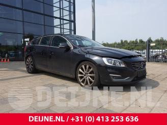 Vrakbiler auto Volvo V-60 V60 I (FW/GW), Combi, 2010 / 2018 2.0 D3 20V 2014/7