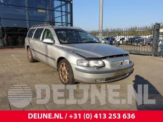 Coche siniestrado Volvo V-70 V70 (SW), Combi, 1999 / 2008 2.3 T5 20V 2000/6