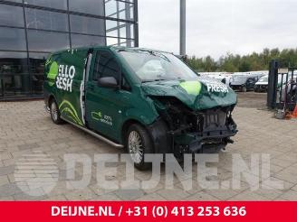Vrakbiler auto Mercedes Vito eVito (447.6), Van, 2019 90 kWh 2023/10