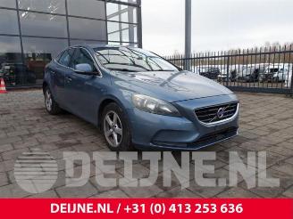 krockskadad bil vrachtwagen Volvo V-40 V40 (MV), Hatchback 5-drs, 2012 / 2019 1.6 D2 2013/11