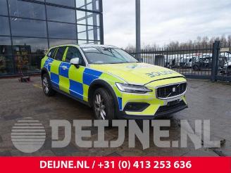 Coche siniestrado Volvo V-60 V60 Cross Country II (ZZ), Combi, 2018 2.0 B4 16V Mild Hybrid AWD 2023/1
