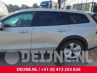 Volvo V-60 V60 Cross Country I (FZ), Combi, 2010 / 2018 2.0 D3 16V picture 31