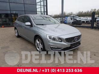 Dezmembrări autoturisme Volvo V-60 V60 I (FW/GW), Combi, 2010 / 2018 2.4 D6 20V Plug-in Hybrid AWD 2013/12