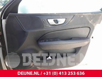 Volvo V-60 V60 Cross Country II (ZZ), Combi, 2018 2.0 B5 16V Mild Hybrid Geartronic AWD picture 30
