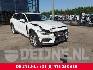 Vrakbiler auto Volvo V-60 V60 Cross Country II (ZZ), Combi, 2018 2.0 B5 16V Mild Hybrid Geartronic AWD 2024/5