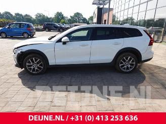 Volvo V-60 V60 Cross Country II (ZZ), Combi, 2018 2.0 B5 16V Mild Hybrid Geartronic AWD picture 4